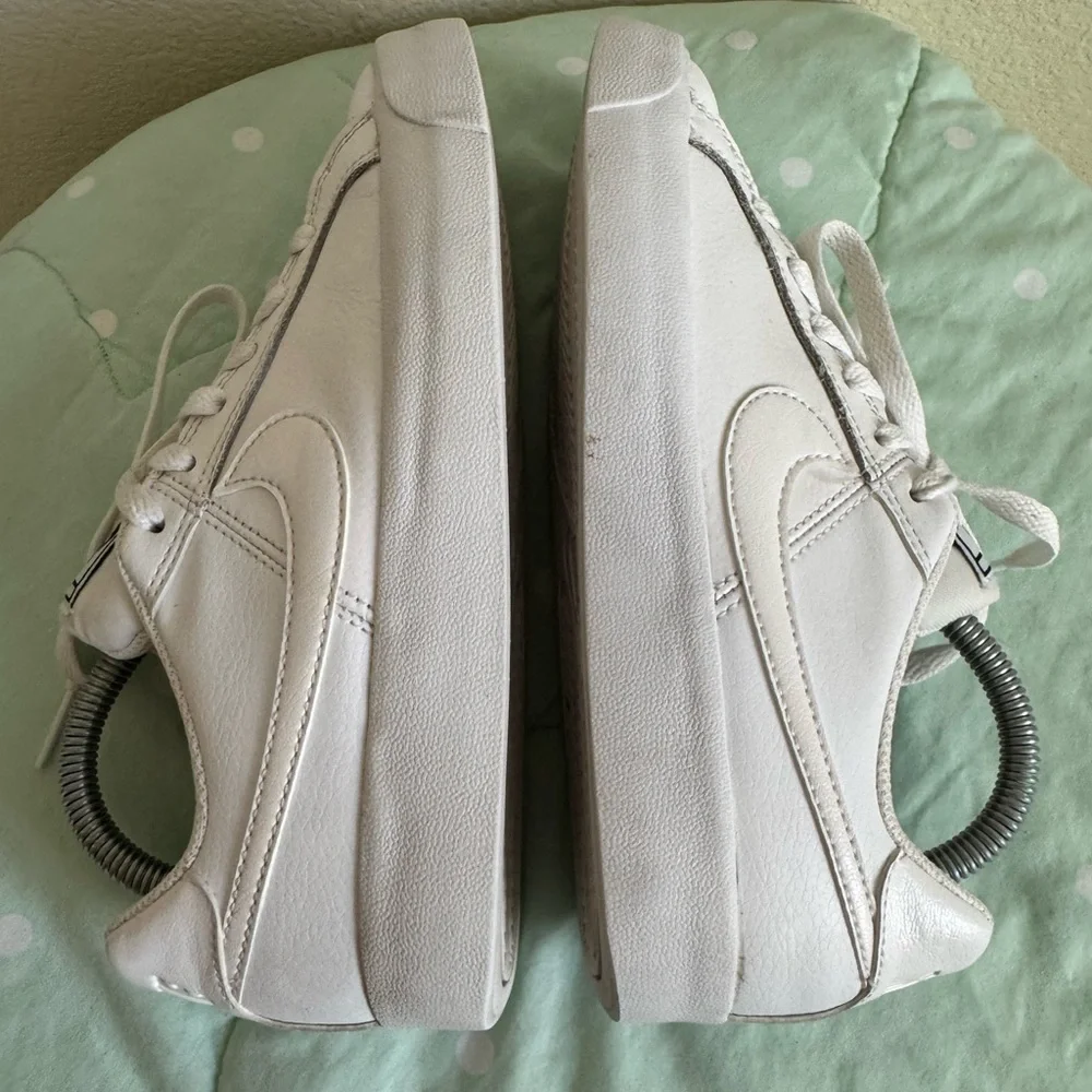 Nike Court Royale AC AO2810-102 White Sneakers Womens size 5.5